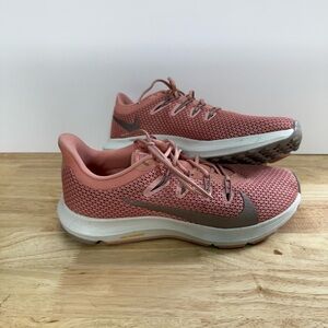 Nike Pink Athletic Shoes with Breathable Knit Design